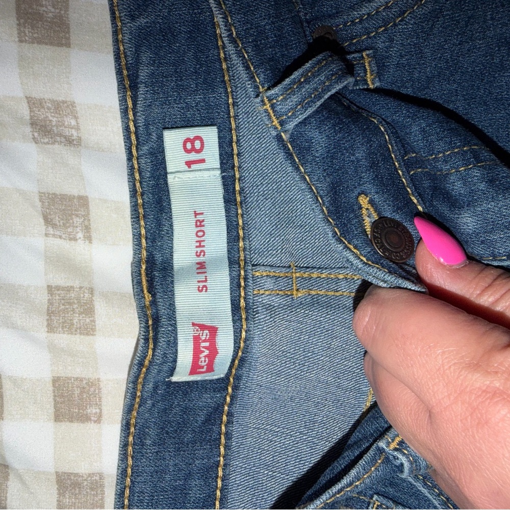 Levi’s boy shorts - Picture 3 of 3